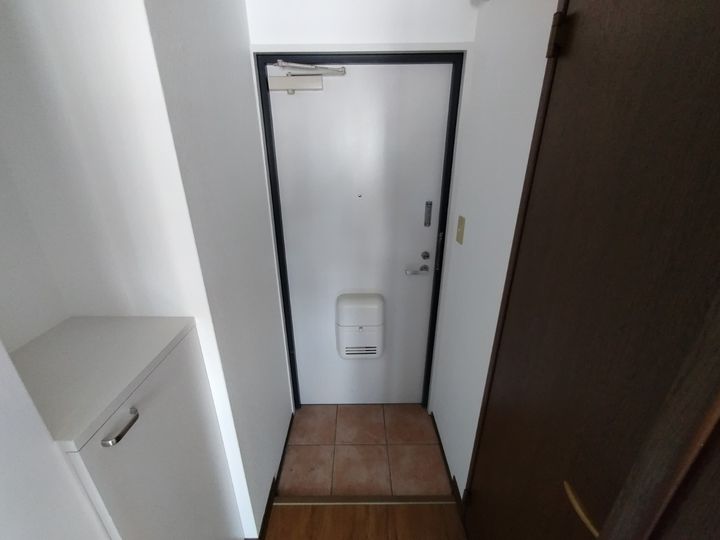 大宝小阪駅前ヴィラデステの玄関