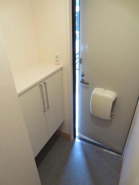 プレジオ南恒久の玄関