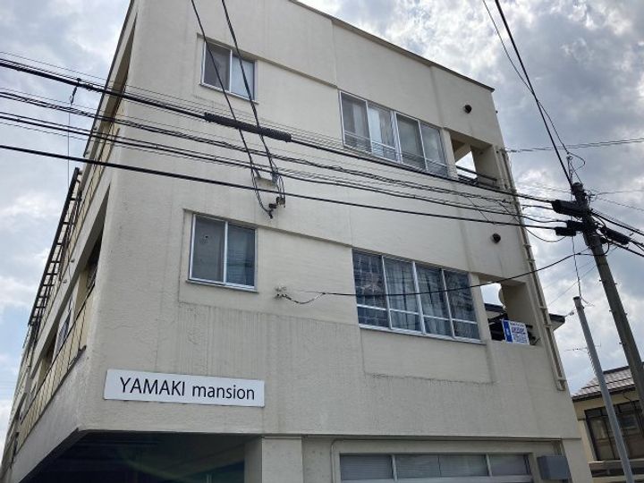 やまきマンションの外観