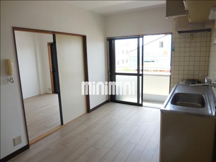 メゾン・ラ・フレーズの居間