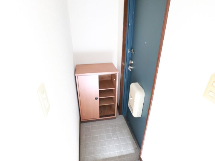 MKハイツの玄関