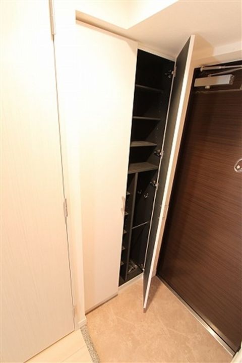 プレサンス難波フィネストの玄関