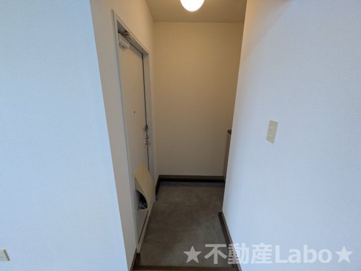 徳島県板野郡藍住町富吉(アパート)の賃貸物件の玄関