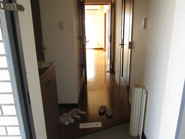 稗田アカマツハイツの玄関