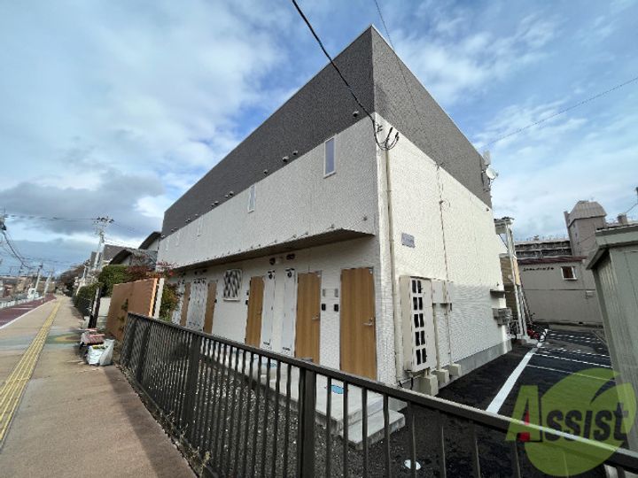 アスコット薬師堂西の外観