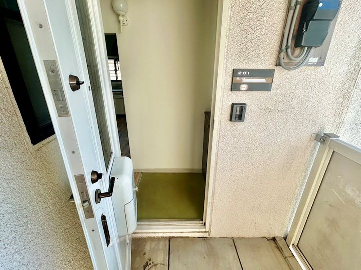 千葉県四街道市四街道2(アパート)の賃貸物件の玄関