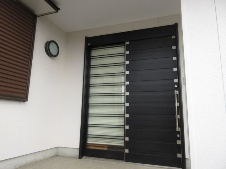 三重県津市長岡町(一戸建)の賃貸物件の玄関