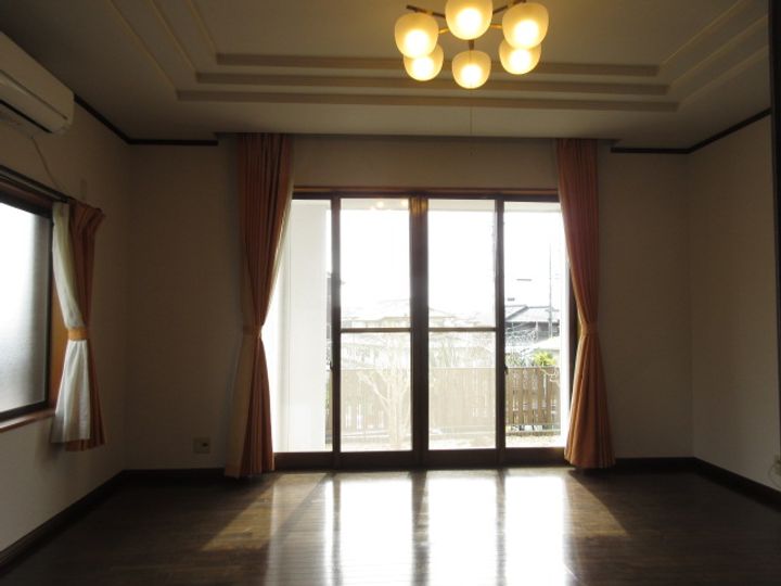 三重県津市長岡町(一戸建)の賃貸物件の居間