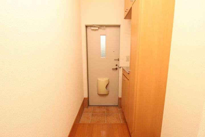 アルモニーBの玄関