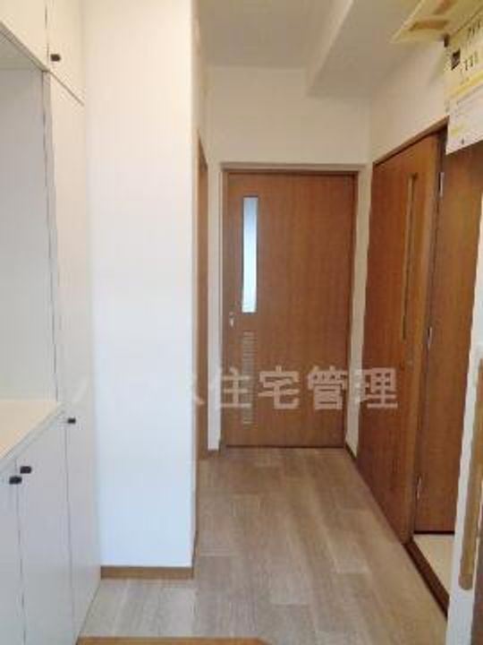 大阪府高槻市奈佐原4(マンション)の賃貸物件の玄関