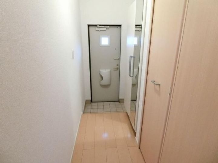 プラシード11の玄関