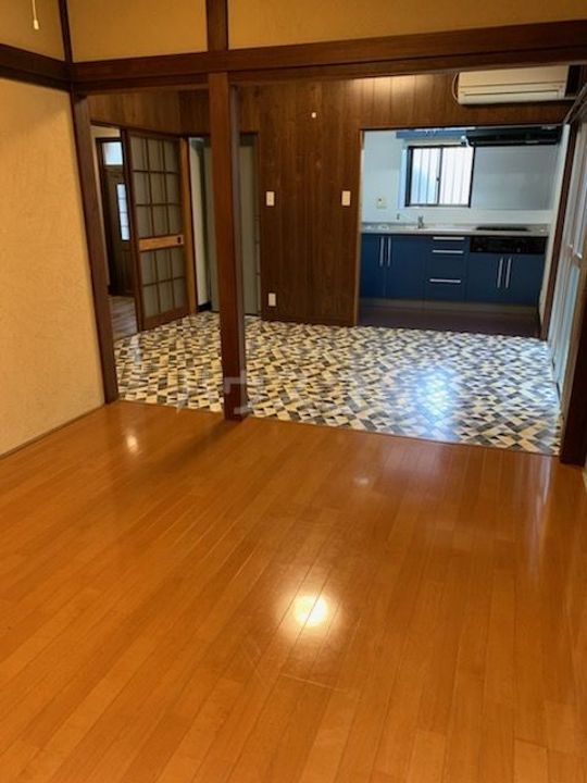 上町貸家の居間
