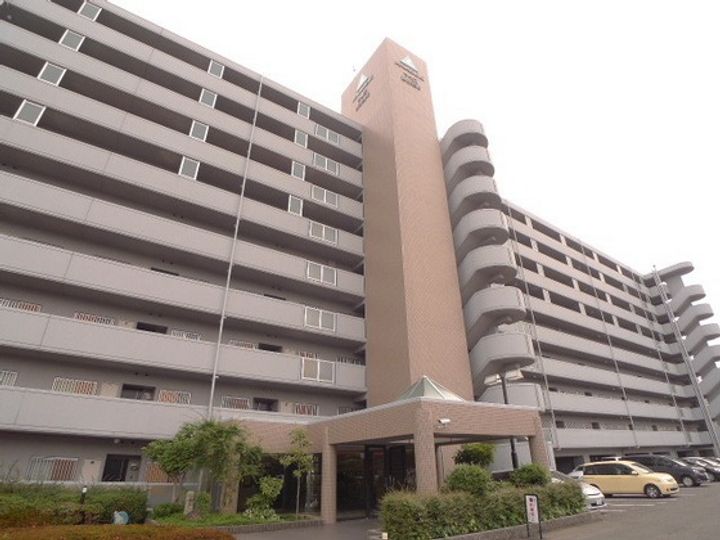 サーパス藤原西町の玄関