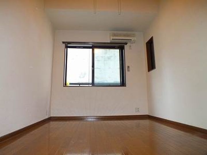 SKハイツの居間