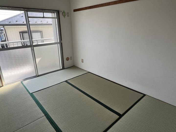 ソルローマ本厚木A号棟の居間