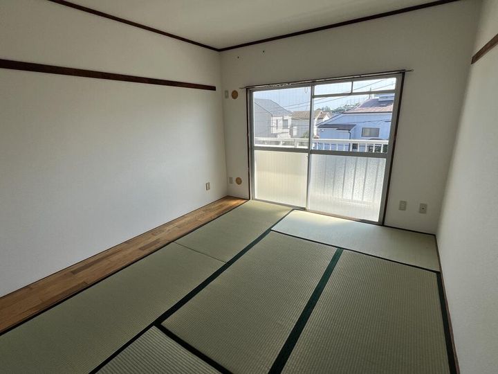 ソルローマ本厚木A号棟の居間