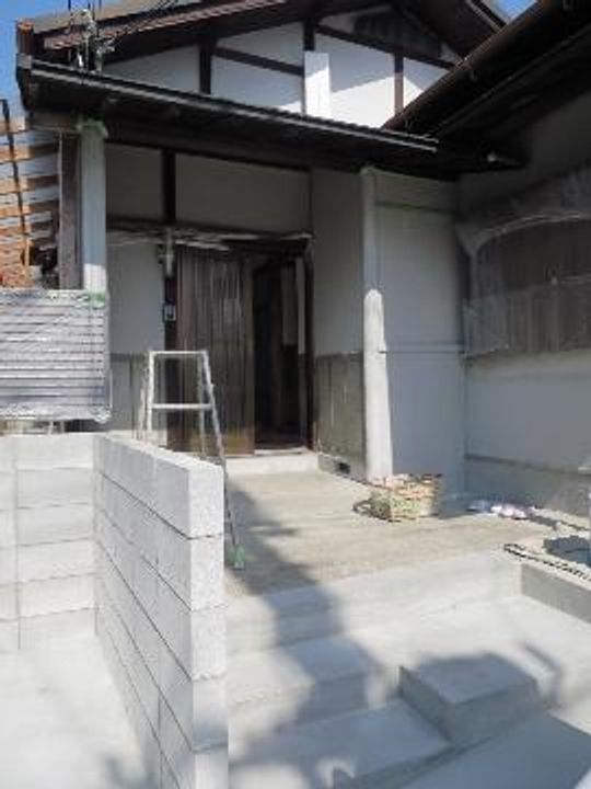 大阪府吹田市片山町3(一戸建)の賃貸物件の玄関