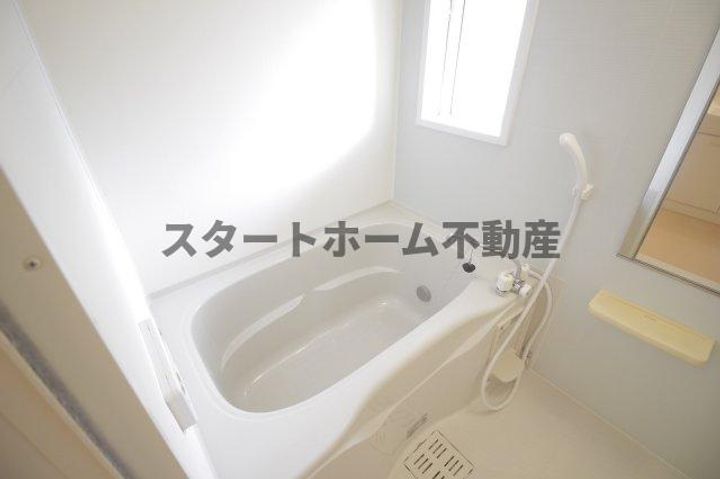 ラ・メゾン アンソレイエBの風呂