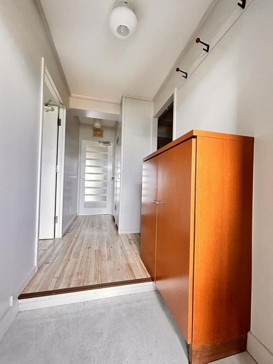 広島県東広島市高屋高美が丘5(マンション)の賃貸物件の玄関