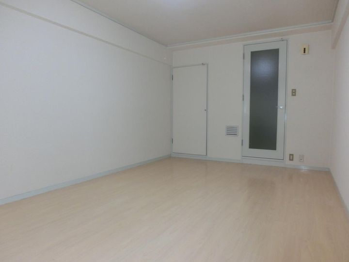 ハイネス横川の居間