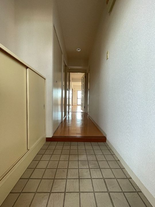 岡山県倉敷市幸町(マンション)の賃貸物件の玄関