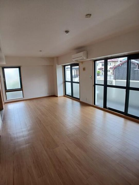 サニーレジデンス YKの居間