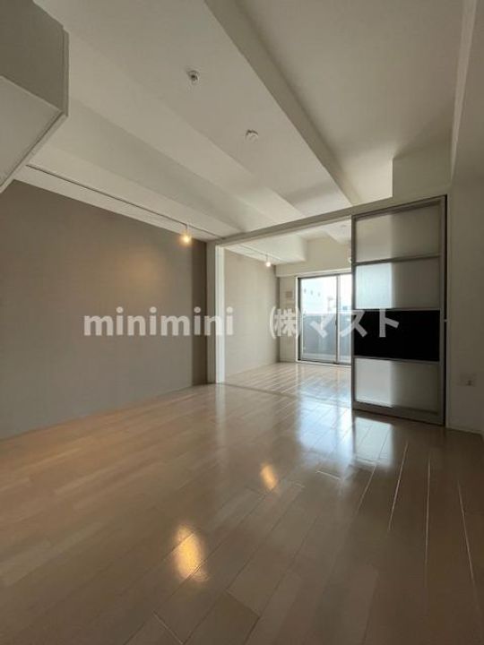 セレニテ本町エコートの居間