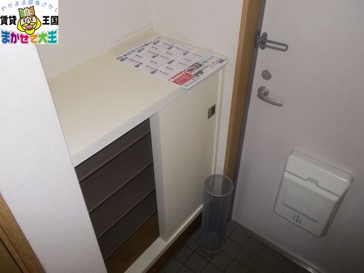 ハイツプログレスの玄関