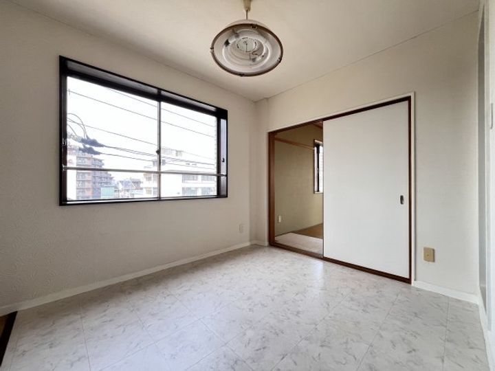 ライヴズビルの居間