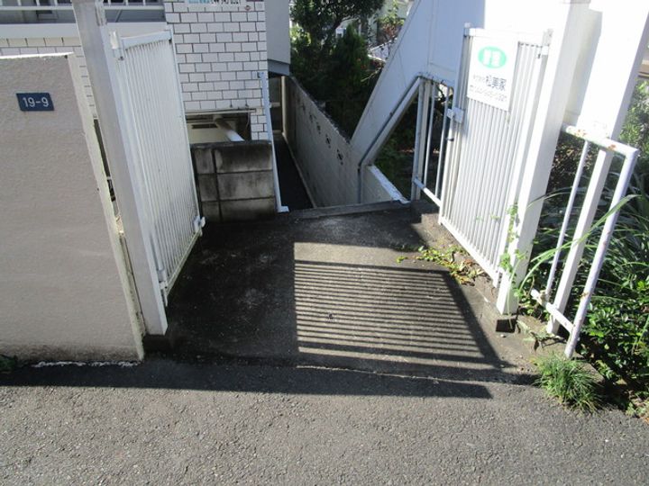 クレール新百合の地図