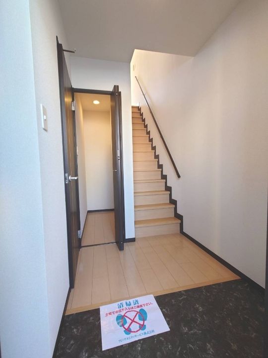 大阪府堺市北区東三国ヶ丘町3(アパート)の賃貸物件の玄関