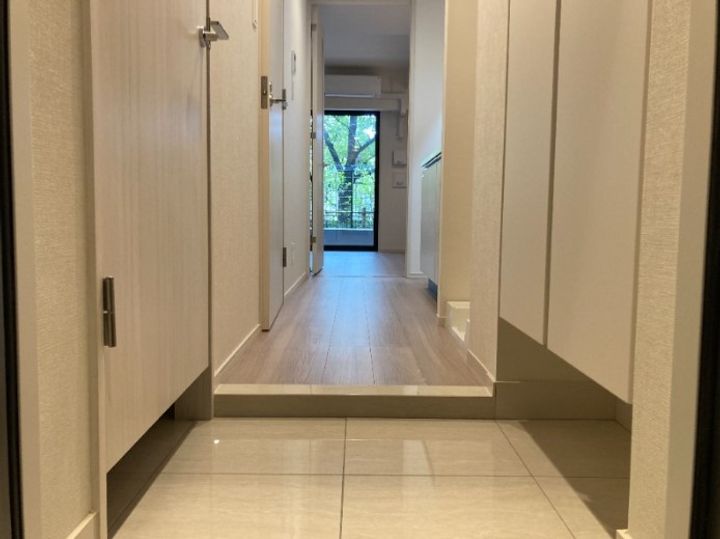 シーズンフラッツ高田馬場リバーサイドサウスの玄関