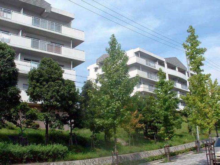 UR東山台ハイツの外観