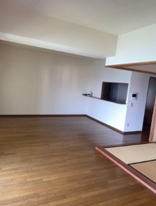 ロイヤルハイツ一茶苑の居間