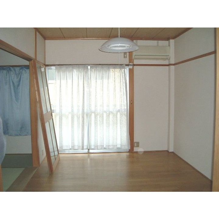 イズミハイツの居間