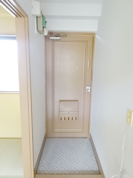 青木ビルの玄関