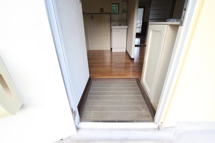 ハイツベルピアの玄関