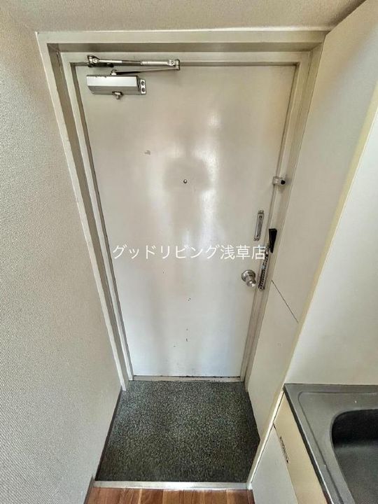 ビューハイム三ノ輪の玄関