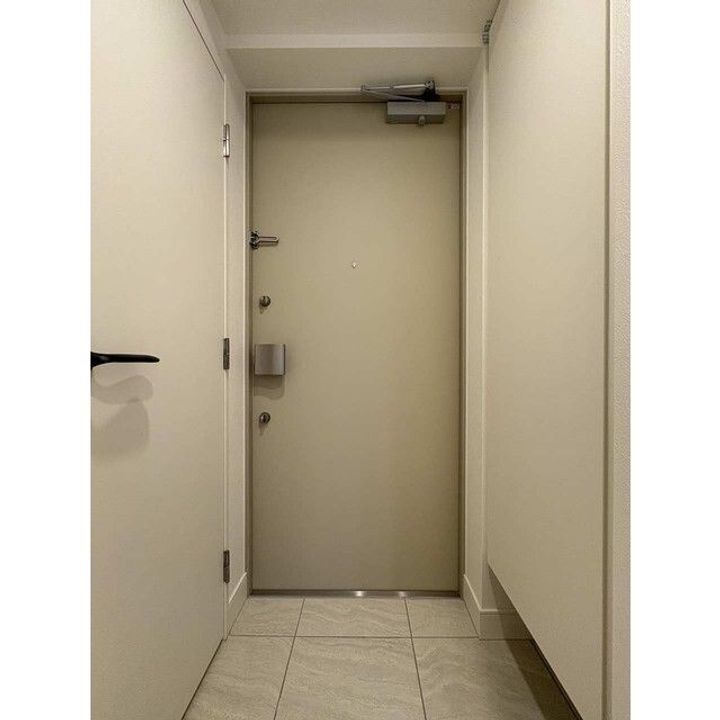 東京都荒川区西日暮里6(マンション)の賃貸物件の玄関