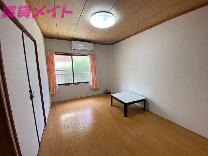 コリーヌ栗真の居間