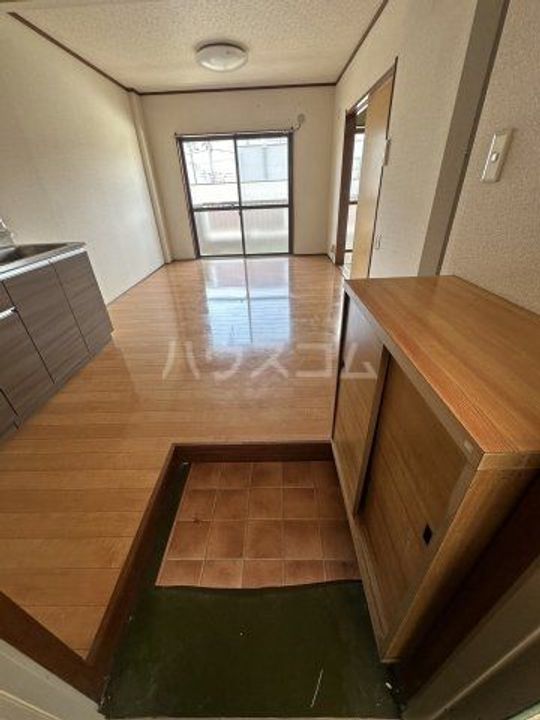 南台レジデンスの玄関