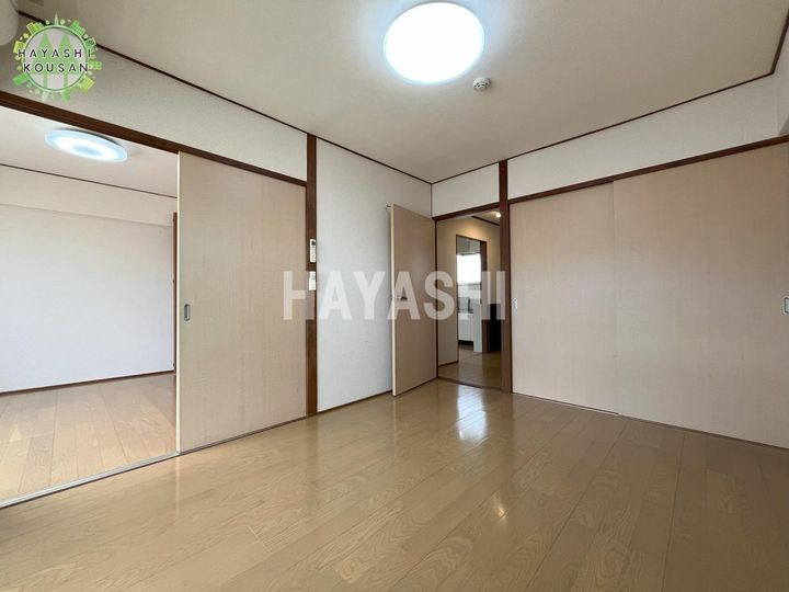 丸栄ビルの居間