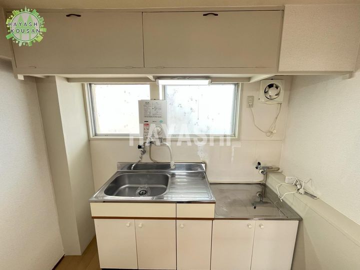 丸栄ビルのキッチン