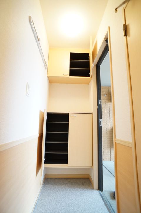 群馬県邑楽郡大泉町城之内2(アパート)の賃貸物件の玄関