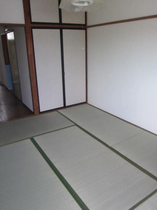 日の出ハイツの居間
