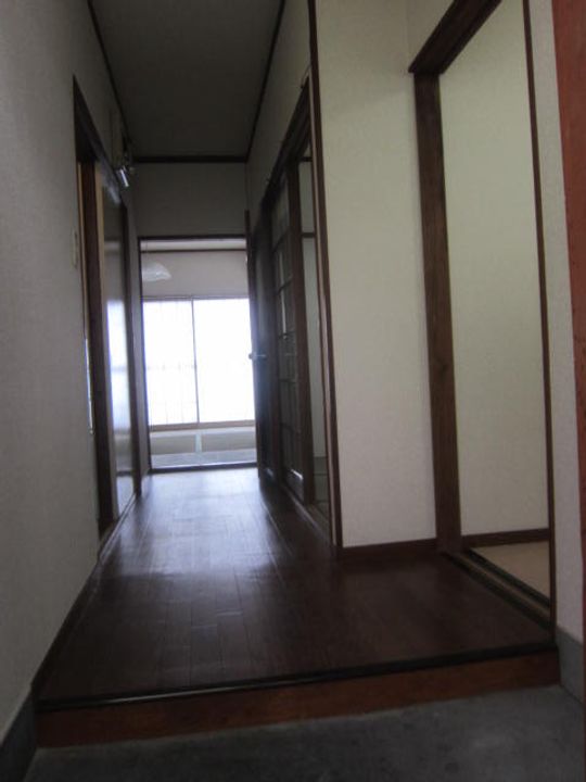 日の出ハイツの玄関