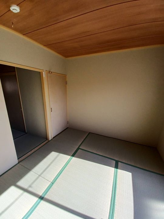 カムリイン東田Iの居間