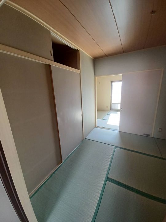 カムリイン東田Iの居間