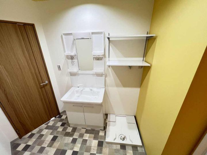 ShineBLDG可部の内装