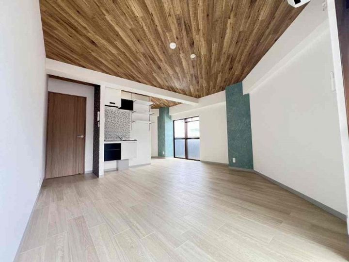 ShineBLDG可部の居間